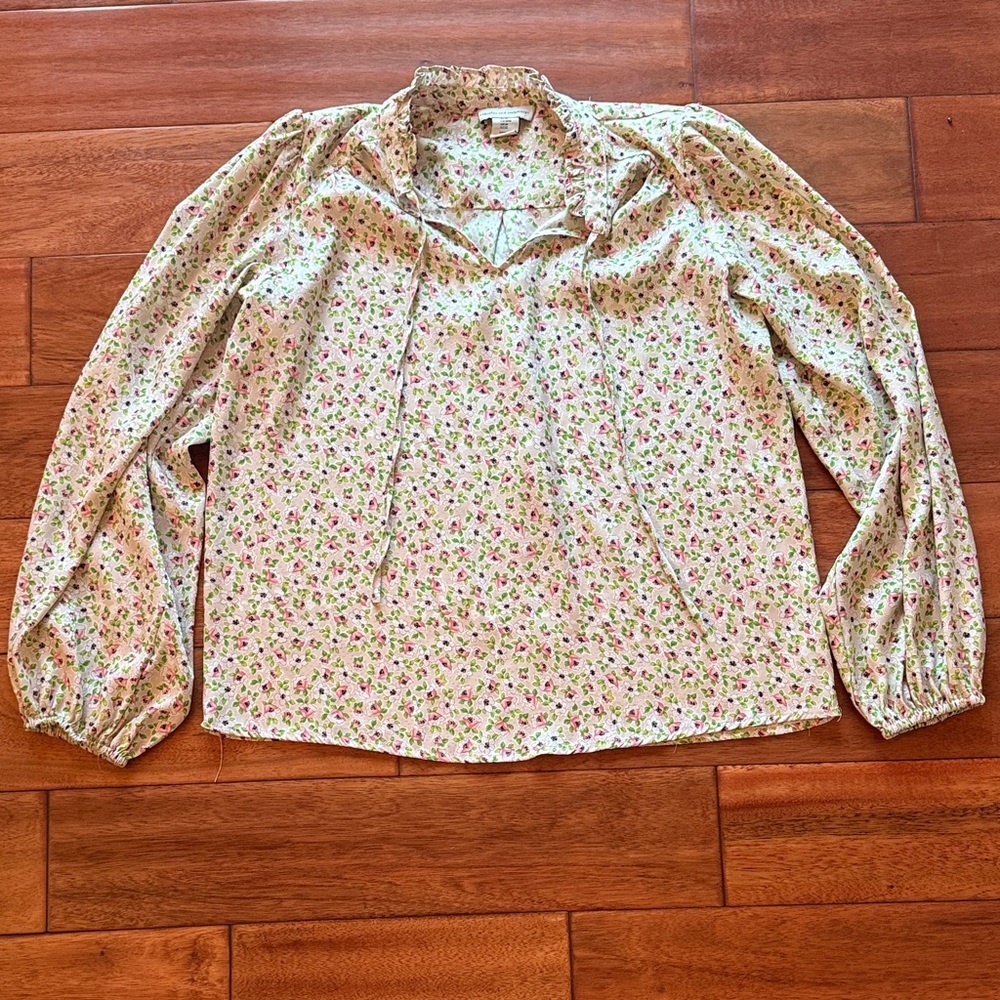 Cupcakes & Cashmere Floral Women's Top Size Medium